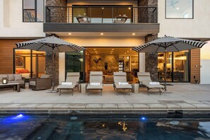 Pool - Ever-Changing Sky: Private Pool, Large Rental! (Washington)