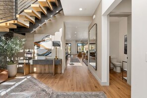 Interior - Ever-Changing Sky: Private Pool, Large Rental! (Washington)