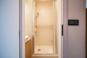 Bathroom - Warm Corner Studio at Kosmalt with Balcony (Košice)