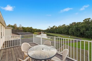 Outdoor dining - 4 Bedroom House in Kissimmee, Close to Disney and other Theme Parks (Kissimmee)