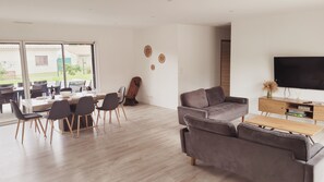 Living area - JOLIE VILLA WITH SWIMMING POOL BETWEEN OCEAN VINEYARD AND BORDEAUX (Le Pian-Médoc)