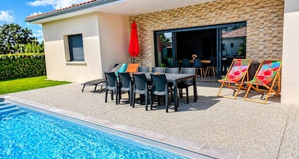 JOLIE VILLA WITH SWIMMING POOL BETWEEN OCEAN VINEYARD AND BORDEAUX
