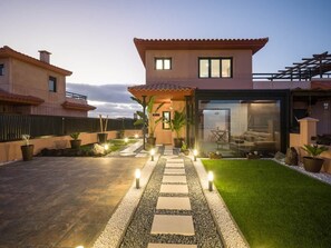 Property grounds - Giraud I - Secluded villa (Majanicho)