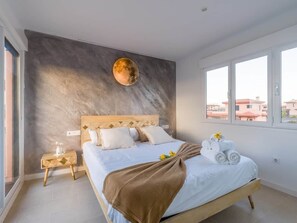 2 bedrooms, desk, iron/ironing board, free WiFi - Giraud I - Secluded villa (Majanicho)
