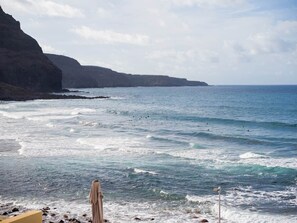 On the beach, beach towels - Giraud II - Secluded beachfront (Santa María de Guía de Gran Canaria)