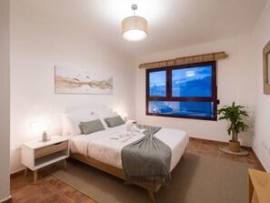 2 bedrooms, iron/ironing board, WiFi, bed sheets - Giraud II - Secluded beachfront (Santa María de Guía de Gran Canaria)