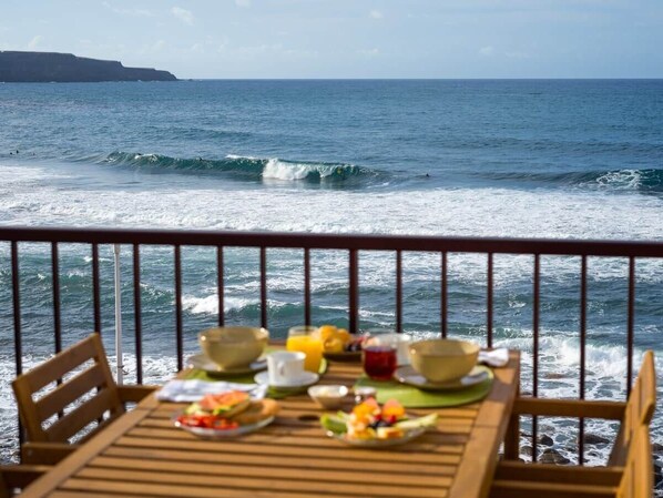 Outdoor dining - Giraud II - Secluded beachfront (Santa María de Guía de Gran Canaria)