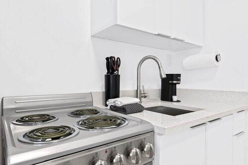 Private Modern Studio w/ Pool - Steps to the Beach