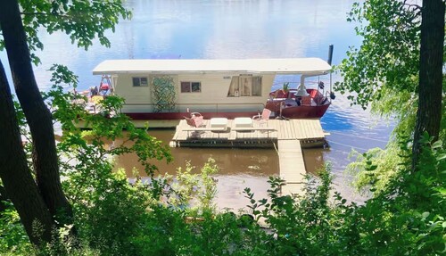 Houseboat on the Mississippi
