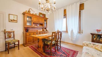 Superior Apartment, Balcony, Courtyard View | Living area