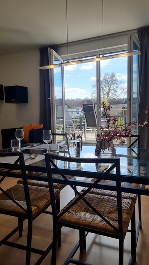 Dining - Apartment 'Modern I Citynah I 3 Personen I' with Private Terrace and Wi-Fi (Saarbrücken)