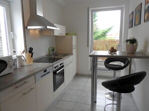 Private kitchen - Apartment 'Modern I Citynah I 3 Personen I' with Private Terrace and Wi-Fi (Saarbrücken)