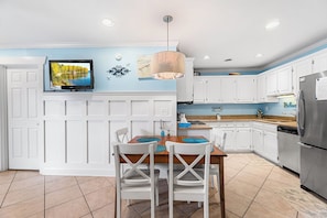 Dining - Club Ocean Villa II unit 128 3BR Getaway on 120th St (Ocean City)