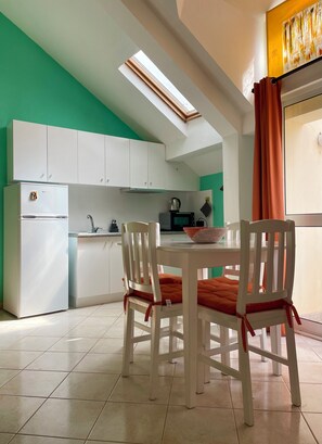 Private kitchen - Alida Cottage: central lofted openspace loft with 4 beds (Santa Maria)