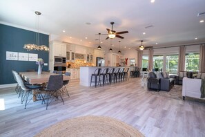 4 bedrooms - Beach House Steps From the Water-anna Maria Island (Holmes Beach)
