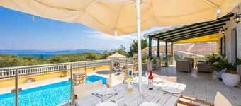 Villa Afroditi With 3 Bedrooms and 3 Bathrooms