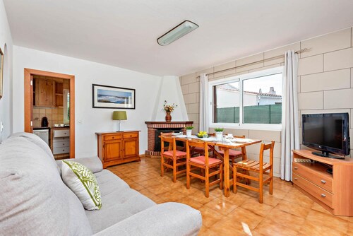Villa Ponent With 3 Bedrooms and 2 Bathrooms