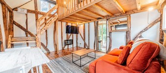 Private hot tub, fireplace and the New Forest on your doorstep