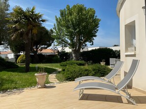 Terrace/patio - Large Family Home with Enclosed Garden Near the Beach (La Tranche-sur-Mer)