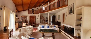 TV, fireplace - Large Family Home with Enclosed Garden Near the Beach (La Tranche-sur-Mer)