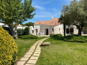 Exterior - Large Family Home with Enclosed Garden Near the Beach (La Tranche-sur-Mer)
