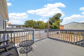 Terrace/patio - 2 Minutes Walk to the BEACH (Norfolk)