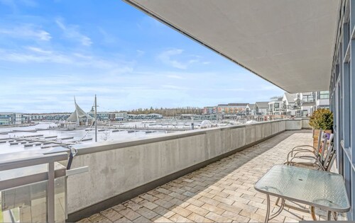Waterfront 1BR Modern Condo Friday Harbour