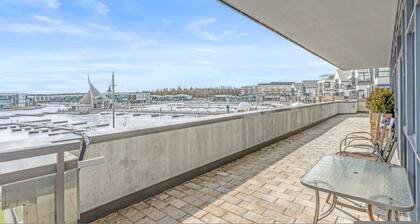 Waterfront 1BR Modern Condo Friday Harbour