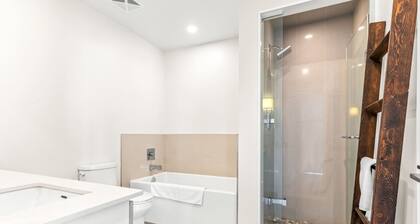 Waterfront 1BR Modern Condo Friday Harbour