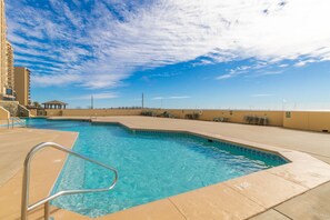 Piscina interna, piscina externa