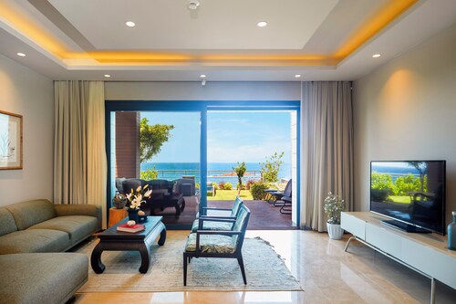 Deluxe 3 Bedroom Panoramic Sea View Villa