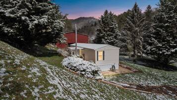 House, 2 Bedrooms | Exterior