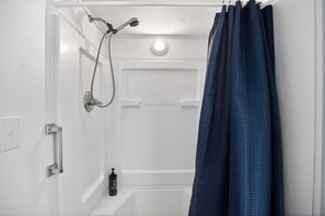 House, 2 Bedrooms | Bathroom - Peaceful Pines - 2br Getaway Near Blue Ridge 2 Bedroom Home (Burnsville)