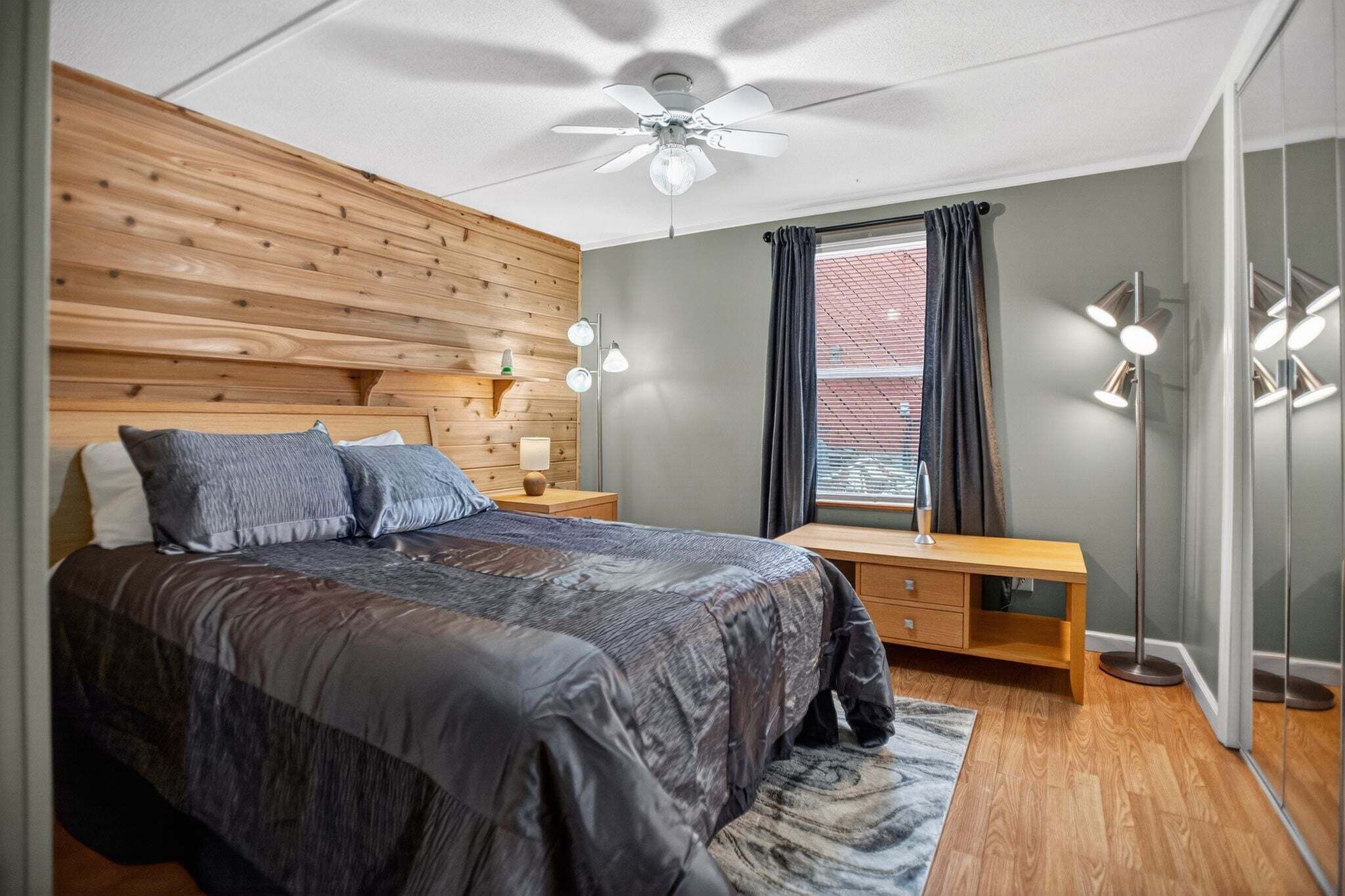 2 bedrooms, laptop workspace, iron/ironing board, free WiFi