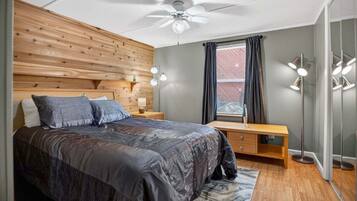 2 bedrooms, laptop workspace, iron/ironing board, free WiFi