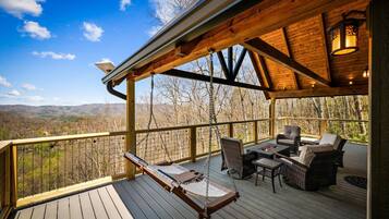 Studio | Outdoor dining