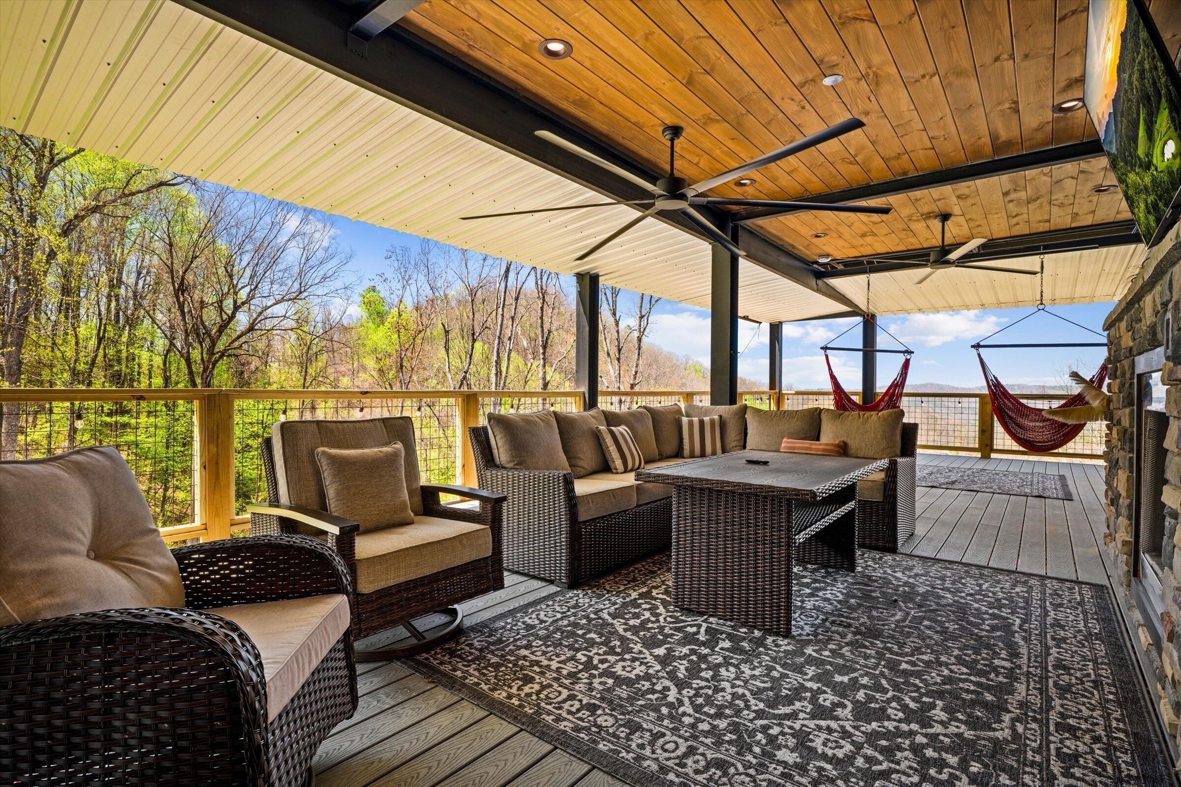 Studio | Outdoor dining