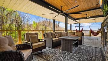 Studio | Outdoor dining