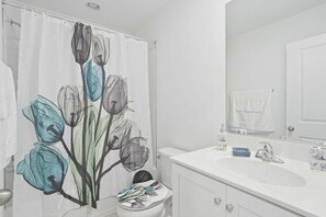 Townhome, 4 Bedrooms | Bathroom - New 4br Townhome Near Harpers Ferry 4 Bedroom Townhouse (Charles Town)