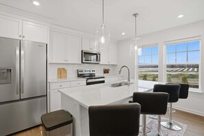 Private kitchen - New 4br Townhome Near Harpers Ferry 4 Bedroom Townhouse (Charles Town)
