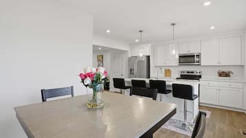 Townhome, 4 Bedrooms | Dining