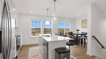 Townhome, 4 Bedrooms | Private kitchen | Fridge, oven, coffee/tea maker, toaster