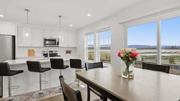 Townhome, 4 Bedrooms | Dining
