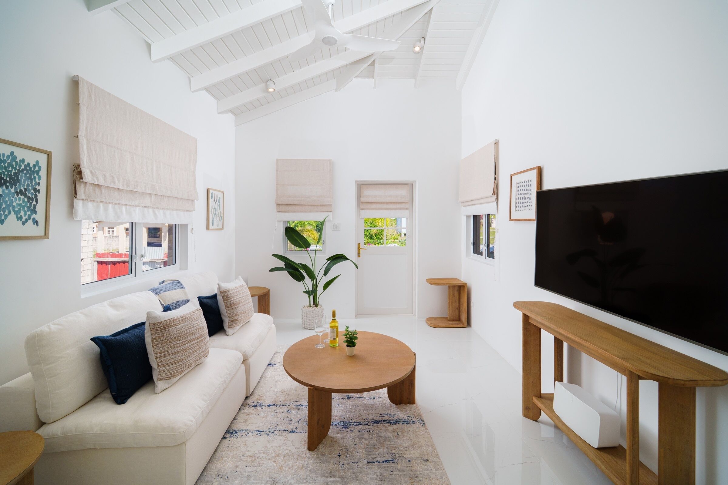 House, 5 Bedrooms | Living area | Smart TV