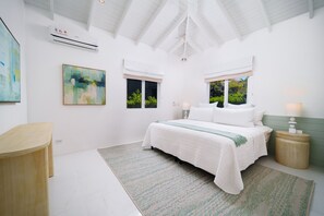 5 bedrooms, free WiFi - Haynes House 5 Bedroom Home (Holetown)