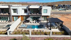 Exterior - Ever-changing Sky 7 Bedroom Home (Washington)