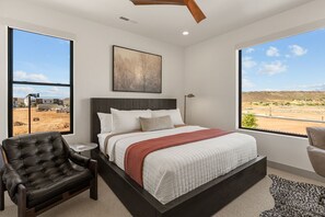 7 bedrooms, laptop workspace, iron/ironing board, cribs/infant beds - Ever-changing Sky 7 Bedroom Home (Washington)