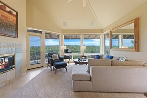 Living area - River Ridge 429a 2 Bedroom Condo (Bend)