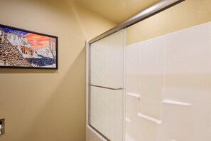 Bathroom - River Ridge 429b 1 Bedroom Studio (Bend)