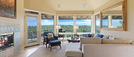 Condo, 3 Bedrooms | Living area